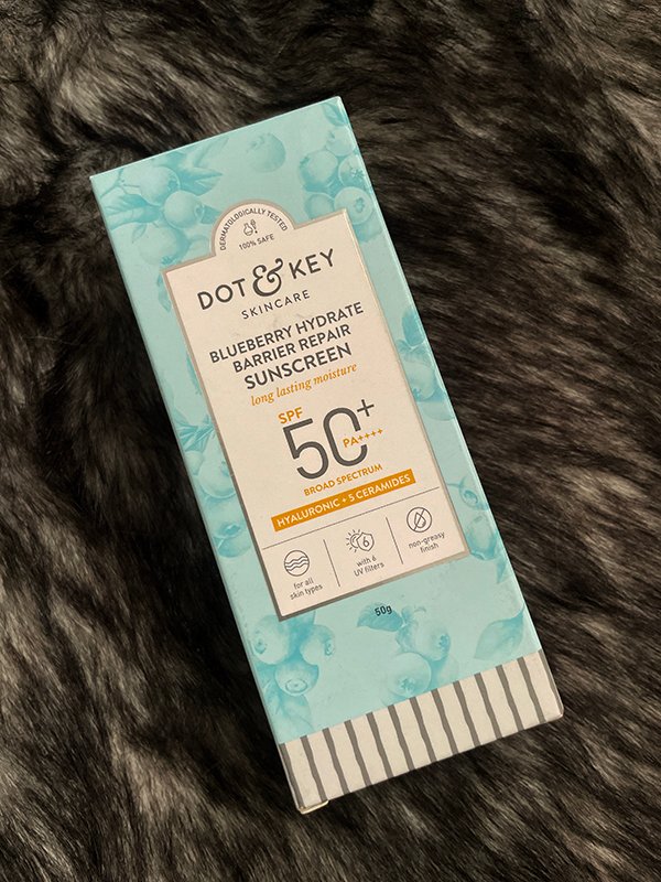 dot-key-blueberry-hydrate-barrier-repair-sunscreen-spf50-pa-50-gm